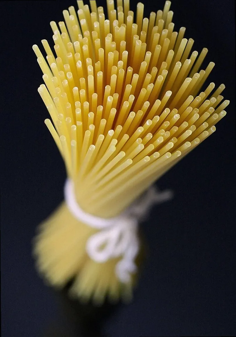 pasta, spaghetti, bundle, raw, food, italian, cuisine, ingredient, uncooked, healthy, carbohydrates, raw food, raw pasta